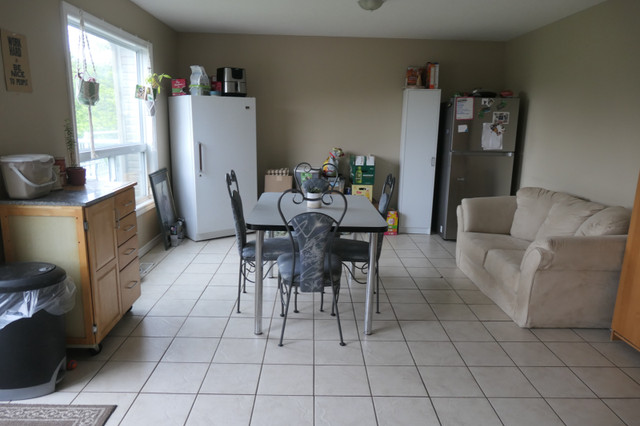 Four bedroom+ den, detached house in South end for rent in Long Term Rentals in Guelph - Image 3