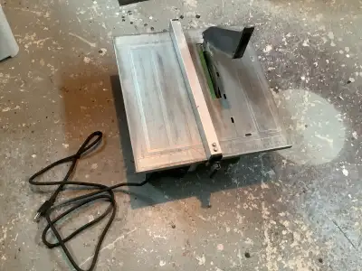 Scie à carreaux de céramique, fonctionnelle