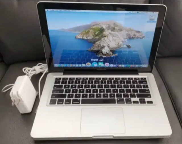 MacBook Pro in Laptops in City of Montréal - Image 2