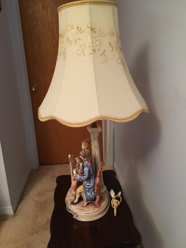 CAPODIMONTE PORCELAIN FIGURINE LAMP dans Art et objets de collection  à Ville de Montréal - Image 3