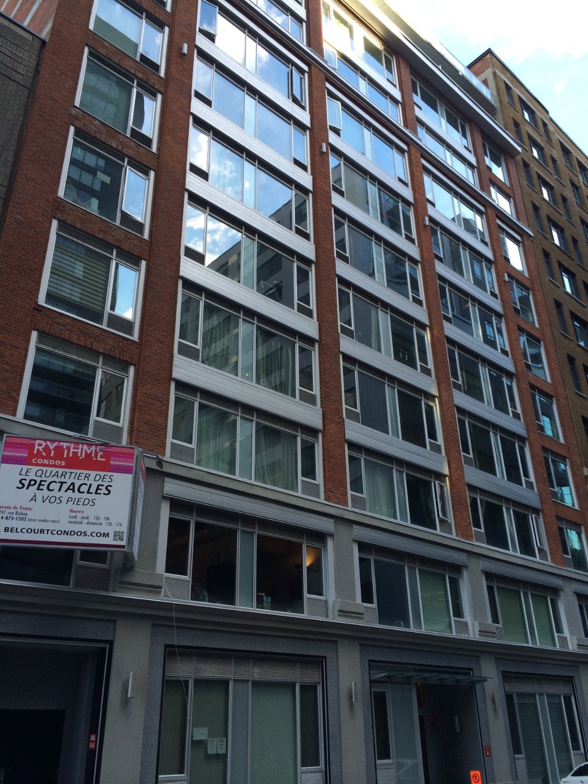 4 ½ furnished condo downtown Montréal (next to Place-des-Arts) — photo 1