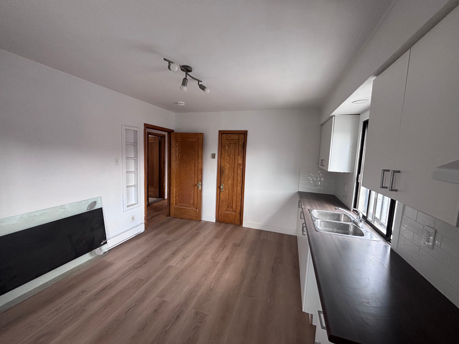 Logement 6 ½ quartier Ahuntsic coin Lajeunesse et Legendre! — photo 1
