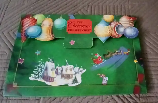 Christmas Treasure Chest of Large Books, 5 Books in Case, 11x17 in Children & Young Adult in Hamilton - Image 5