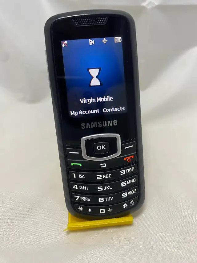 Samsung Stunt SCH-R100 Cellular Phone - Black - Virgin Mobile in Cell Phones in Tricities/Pitt/Maple - Image 2