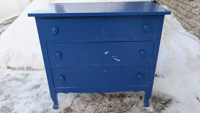 Solid wood antique three-drawer dresser in Dressers & Wardrobes in Peterborough - Image 3