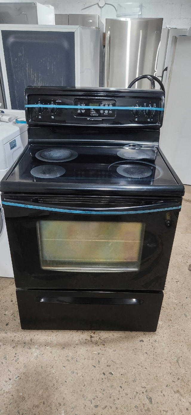 Frigidaire 30" black electric stove in Stoves, Ovens & Ranges in Hamilton - Image 2