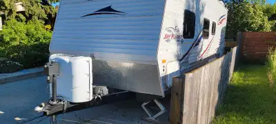23 foot Jayco Jay flight G2 really good shape it has brand new tires, dual batteries one is new, two...