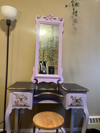 Lilac vintage vanity