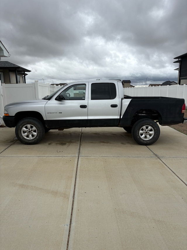 2004 Dodge Dakota Crew Cab 4x4 in Cars & Trucks in Medicine Hat - Image 2