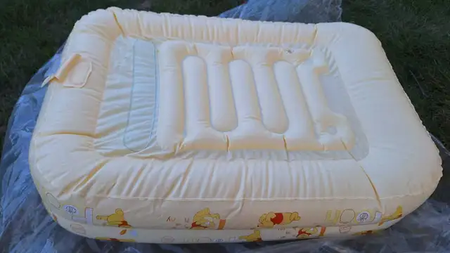 Baby Inflatable Bathtub in Bathing & Changing in Markham / York Region - Image 5