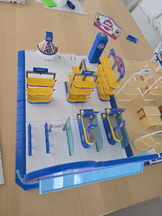 Mini Brands stores64520006900993124