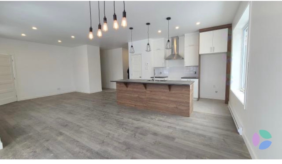 Grand 6½ moderne  3 chambres + Électroménagers + déneigement inc 2