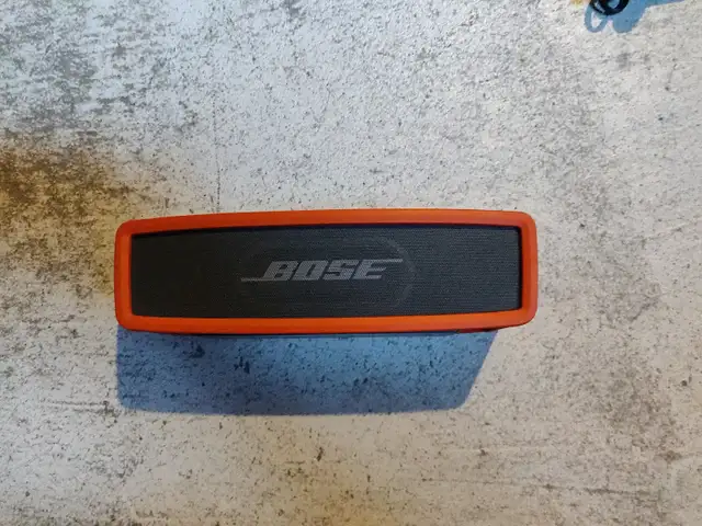 Bose Soundbar Bluetooth speaker in Speakers in Markham / York Region - Image 2