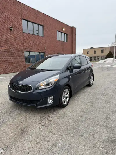 Kia rondo clean carfax low mileage Bluetooth heated seats cruise control rear camera