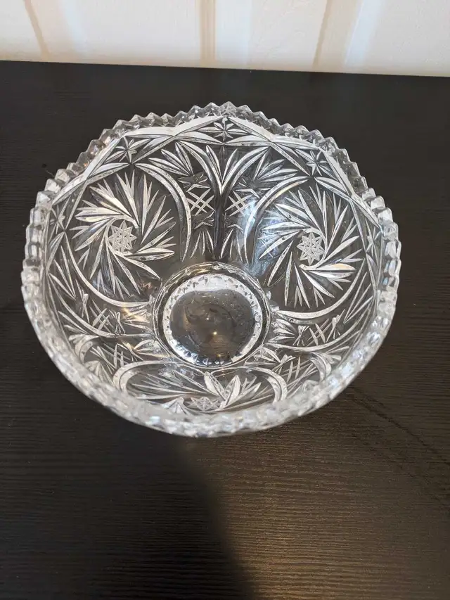American Brilliant Period Pinwheel Cut Crystal Glass in Home Décor & Accents in Ottawa - Image 3