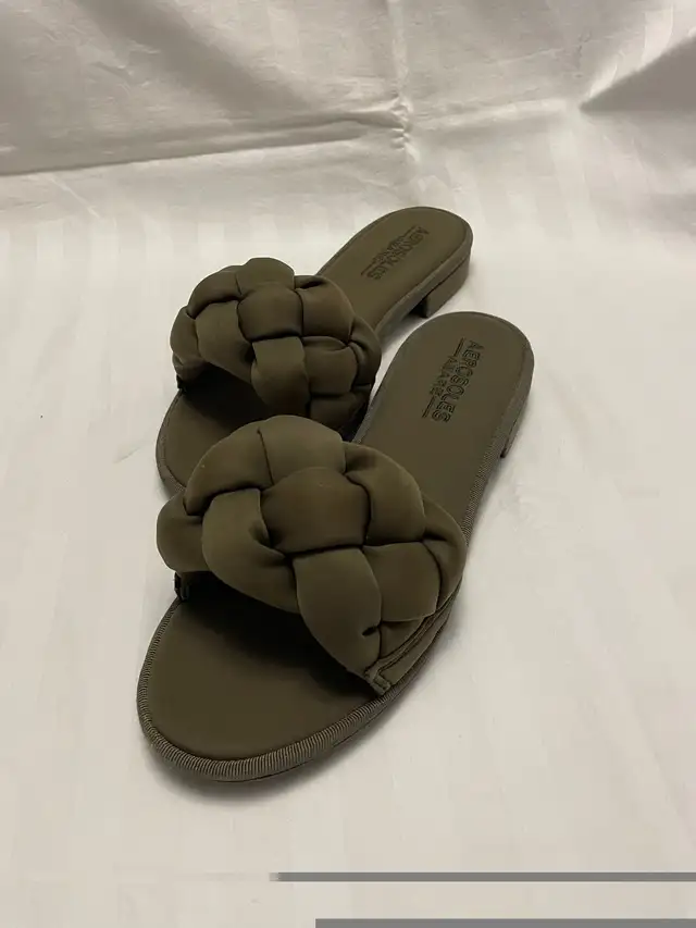 Women’s sandals in Women's - Shoes in City of Toronto - Image 4