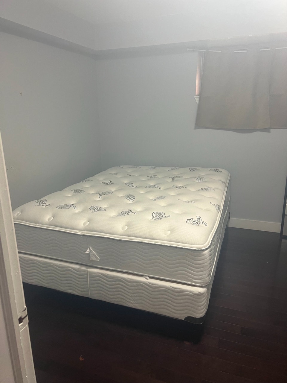 BASEMENT 1 BED, 1 BATH, SEP ENTR RENT OCT 1, VICTORIA/ EGLINTON 4