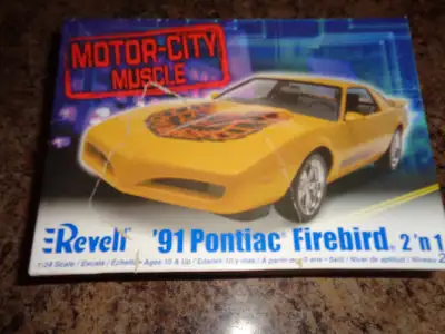 Revell '91 Pontiac Firebirf 2'n1 Model Kit 1/24 Scale Ages 10 and Up Model # 85-2068 All parts are o...