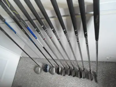 SET OF MEN'S RIGHT HANDED GOLF CLUBS  43, View more