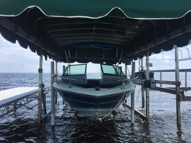 FLOE VSD 5000 Boat Lift c/w Canopy in Powerboats & Motorboats in Grande Prairie