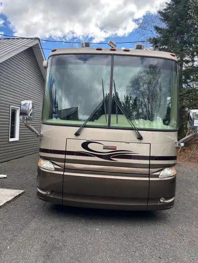 350 Cat engine, Allison transmission on Freightliner chassis , 137 500km 7500 Onan generator, hydrau...