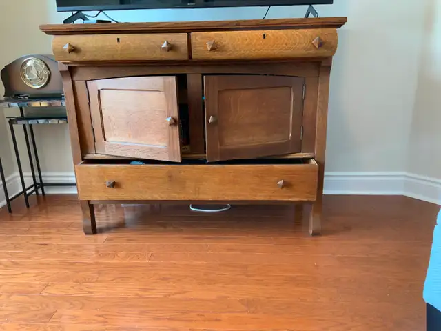 Reduced $175 !!!!! entire set in Dining Tables & Sets in Hamilton - Image 6
