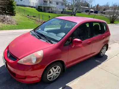 1.5 L , 4 Cyl , 256,442 kms If the ad is still up, the car is available. One owner family car, regul...