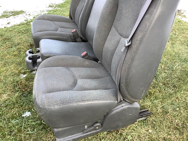 GMC/CHEVY FRONT SEATS in Other Parts & Accessories in Portage la Prairie - Image 4