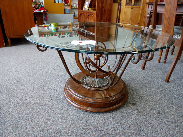 Glass,round coffee table in Coffee Tables in Cambridge - Image 2
