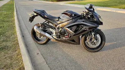 2010 GSXR 750 in the uncommon Metallic Brown & Titanium color. The bike is basically stock with a fe...