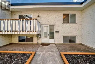 2 bed 1.5 bath townhouse Bowness Calgary for rent immediately