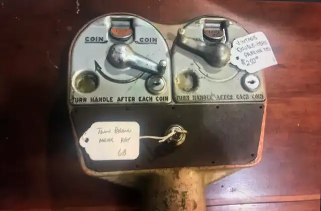 3 VINTAGE DOUBLE HEADED PARKING METERS - NOT A FIRE SALE!! in Arts & Collectibles in Mississauga / Peel Region - Image 5