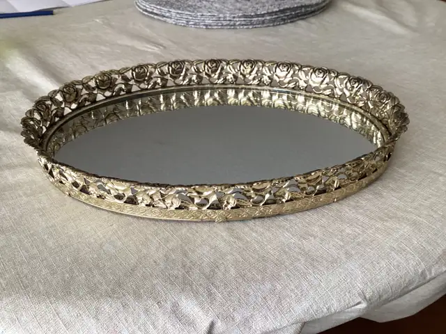 PERFUME TRAY ORNATE ROSE BORDER TRIM AND MIRROR.287 in Home Décor & Accents in Calgary - Image 3
