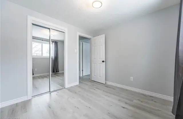 Side split legal duplex bungalow-large lot size in Houses for Sale in Kitchener / Waterloo - Image 9