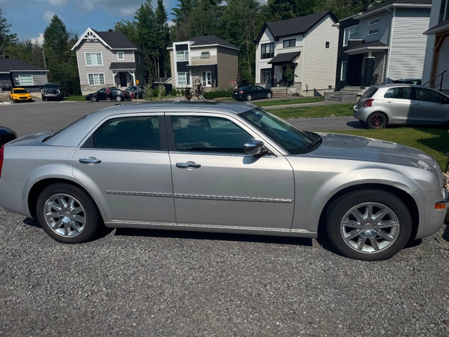 Chrysler 300 Limited bas kilométrage impeccable à vendre — photo 2