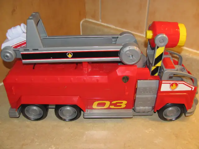New Price *** Camion de pompier - Fire Truck *** Nouveau prix in Toys & Games in Gatineau - Image 2
