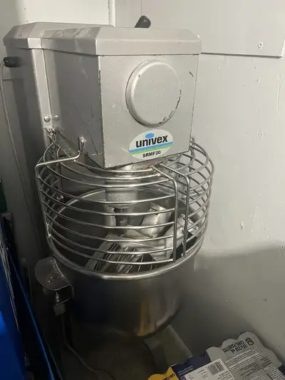 ~1/2 HP capacitor start motor ~Variable speed drive with 4 fixed speeds ~Dishwasher safe stainless s...