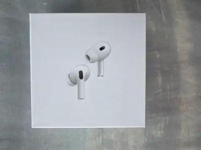 Selling a pair of nearly new Apple AirPods Pro 2nd generation with USB-C charging case. These earbud...