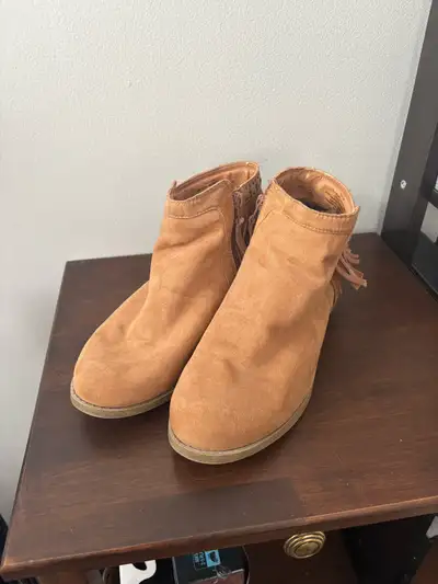 Women’s size 10 brown ankle boots with tassels, View more