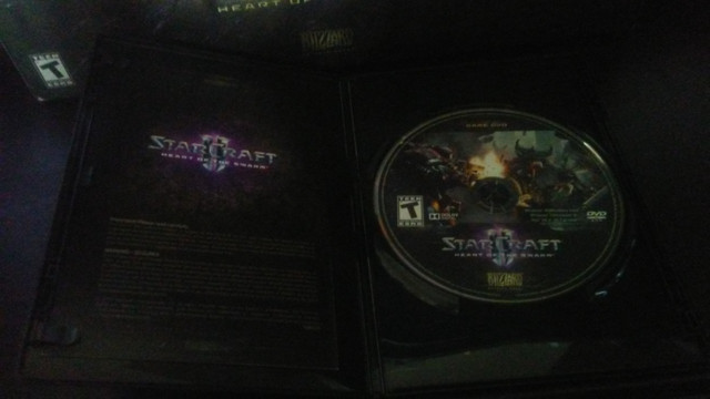 Starcraft 2: Heart of the Swarm collector's edition in PC Games in Calgary - Image 3