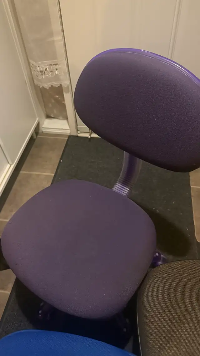 $20 for all 3 — need gone ASAP in Chairs & Recliners in Markham / York Region - Image 4