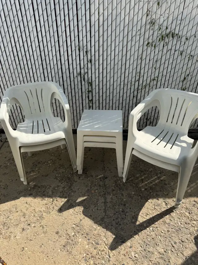 Patio chairs and side tables in Patio & Garden Furniture in Regina - Image 2