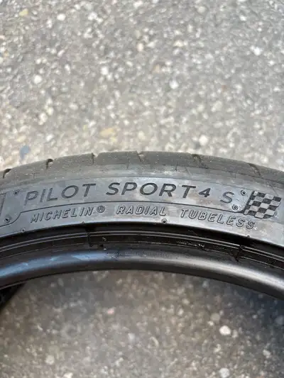 ONE SINGLE TIRE IN ALMOST NEW CONDITION. DATE CODE PROVIDED IN PHOTO. THE TIRE IS IN PERFECT CONDITI...