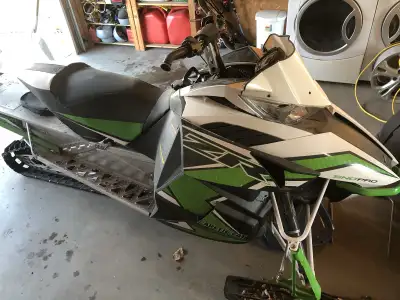 2016 arctic cat zr 8000 Hand and thumb warmers,reverse only 1400 kms (52 hrs) $8500 obo