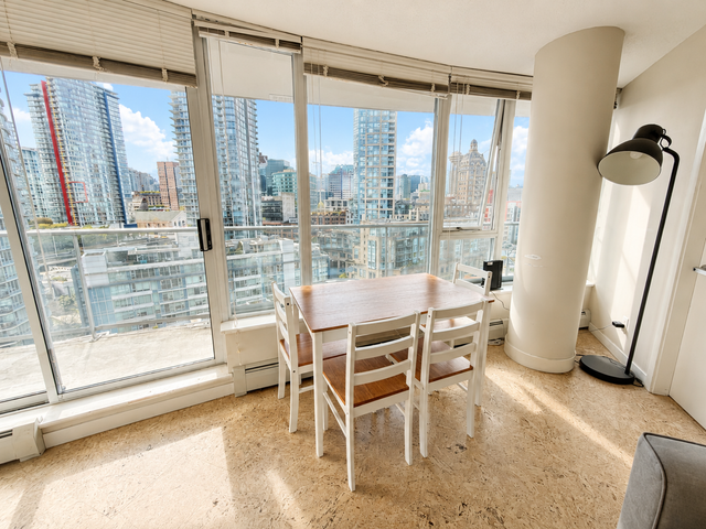 FURNISHED PRIVATE ROOM FOR RENT DOWNTOWN VANCOUVER FOR NEWCOMERS in Room Rentals & Roommates in Vancouver - Image 6