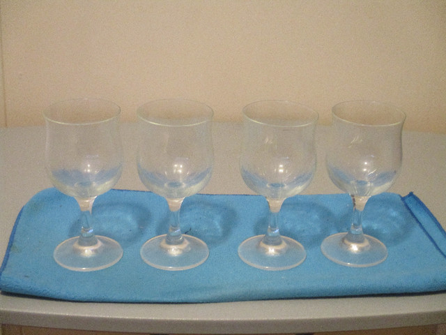 SETS OF 4 WINE GLASSES:  $5.00 SET. in Kitchen & Dining Wares in Kamloops