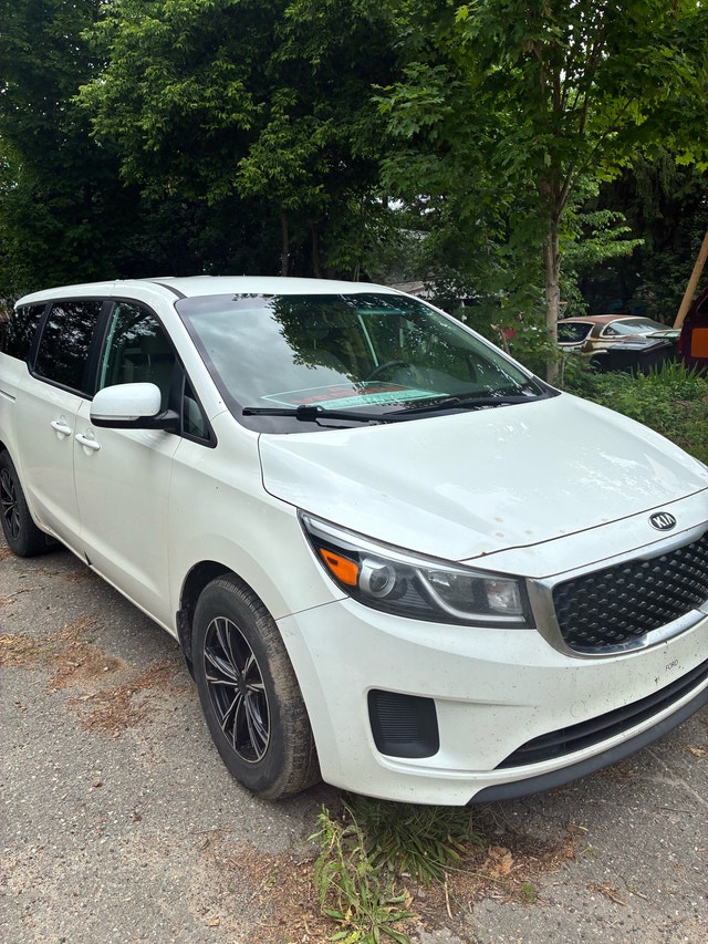 Kia Sedona 2017 — photo 2