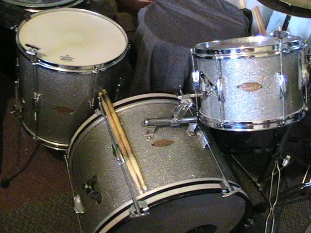 LATE 50's EARLY 60's"STEWART JAZZ KIT"(mij)Diamond Glass Glitter in Drums & Percussion in Windsor Region - Image 3