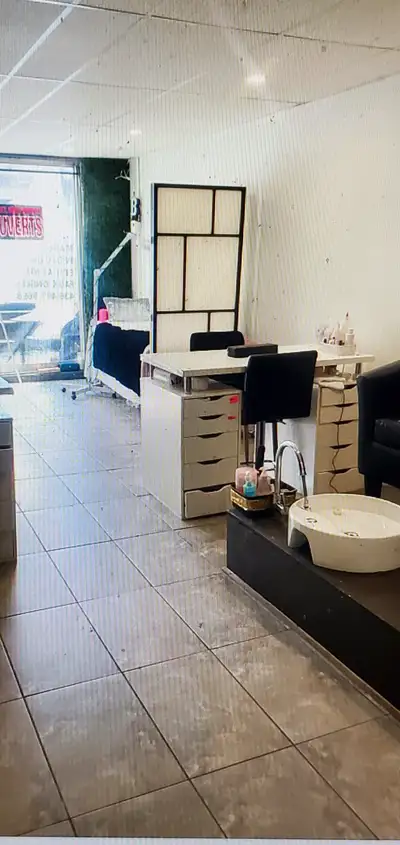 commercial à louer, AHUNTSIC, sur rue  sauvé est