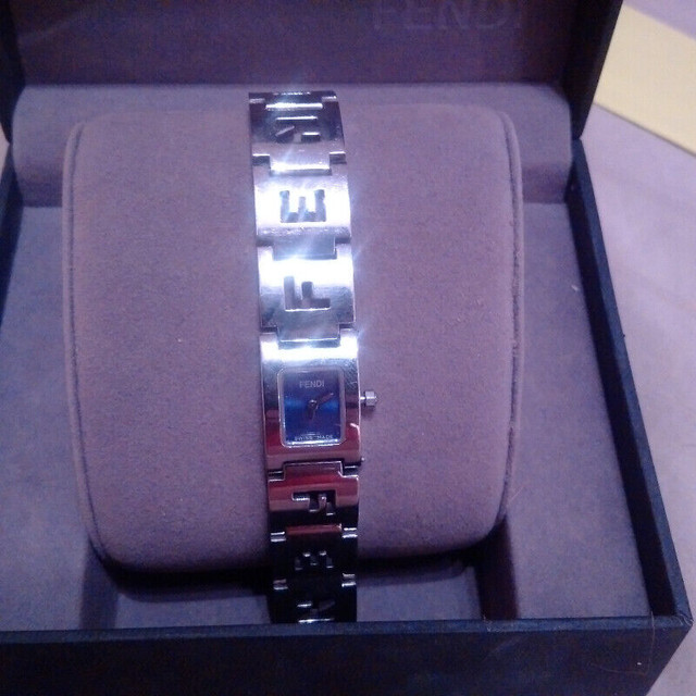 Authentic FENDI Watch Montre Fendi Excellent Condition dans Bijoux et montres  à Ville de Montréal